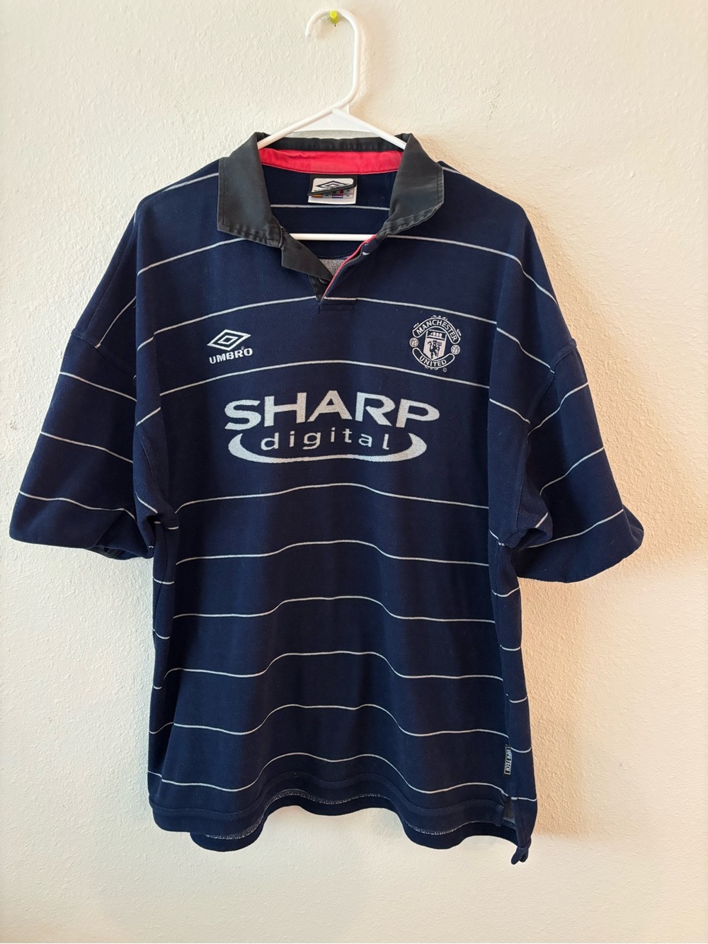 Vintage 1999 UMBRO Men's Navy Striped Manchester United Shirt - Sharp Digital